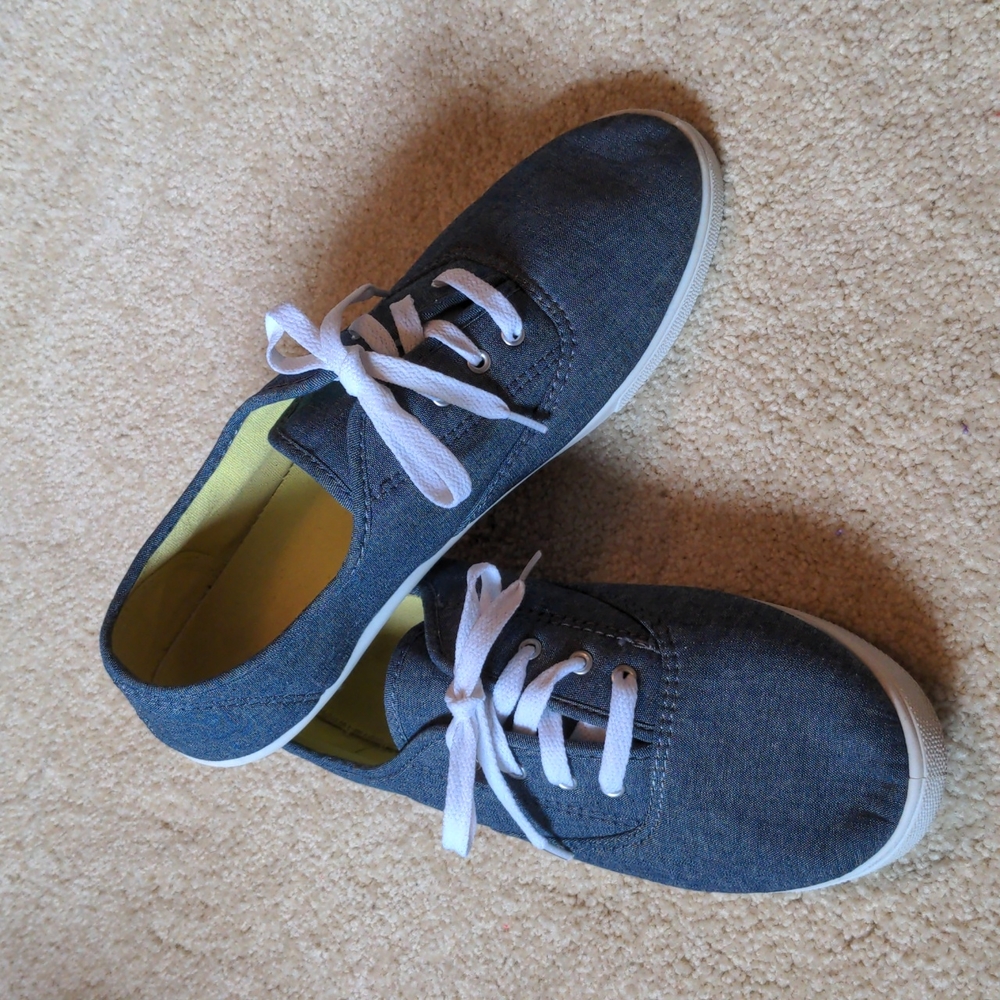 Denim canvas tennis shoes